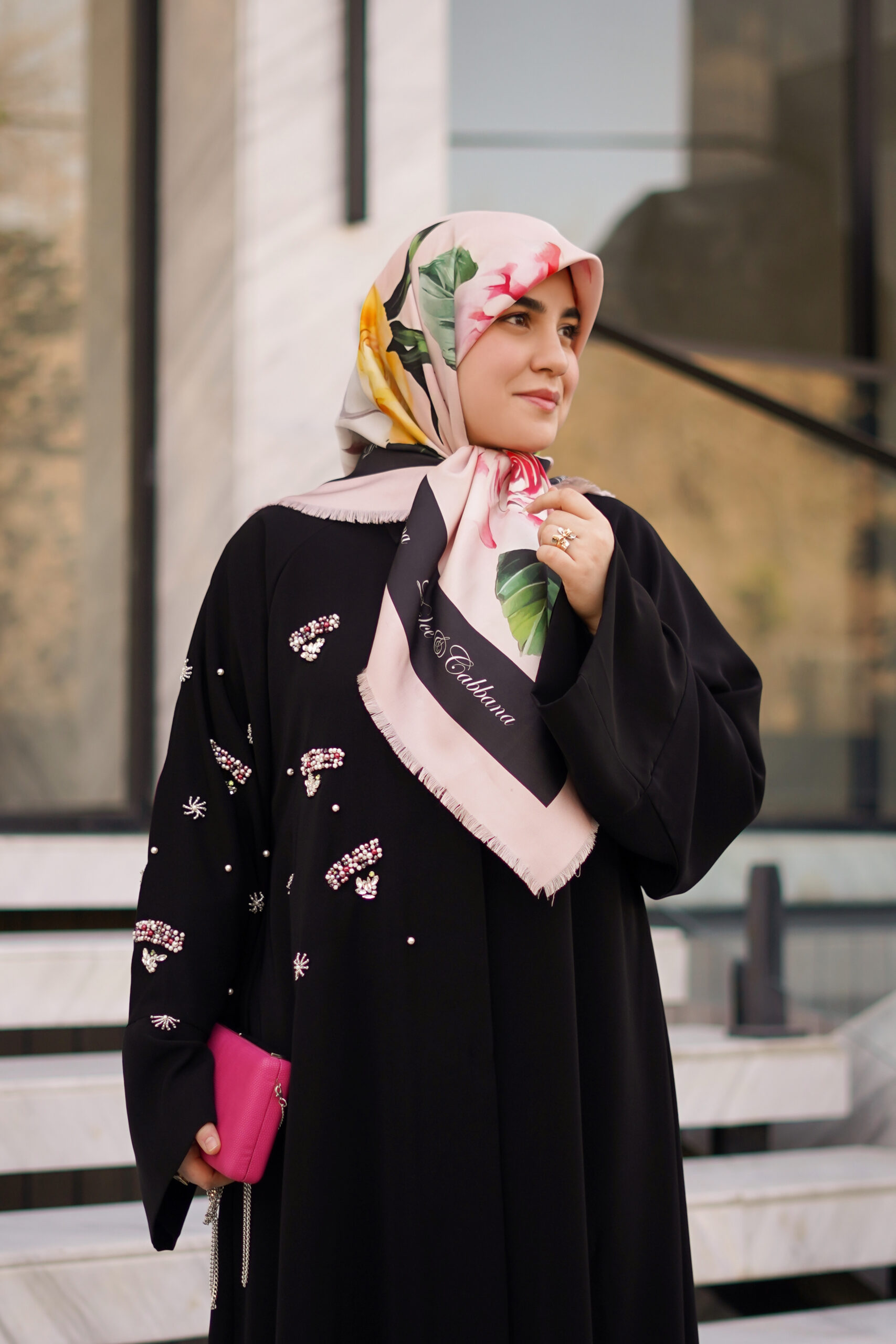 Edited in Tezza with: Crop, Temperature, & Saturation عباملکا صورتی - تصویر 1